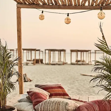 Naxian On The (adults Only) Hotell 3*